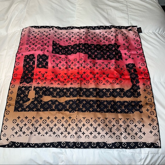 Authentic Louis Vuitton Scarf Bandana Rising Confidential Monogram M76145 Silk - Picture 9 of 16